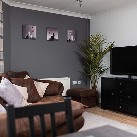 Charming 2Br Ground Floor Flat In Sholing, 11 Mins From City Centre - Recently Set Up With Love سوثامبتون المظهر الخارجي الصورة