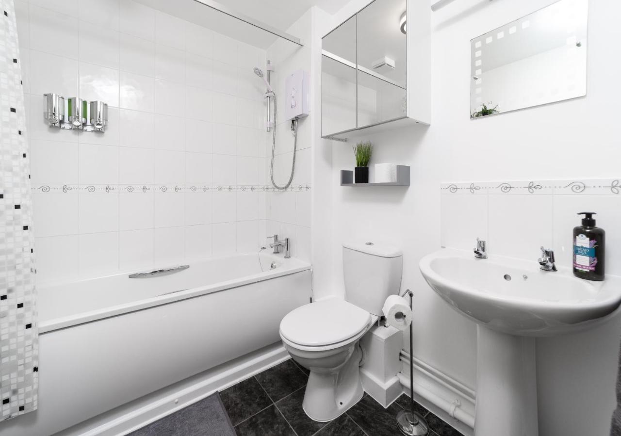 Charming 2Br Ground Floor Flat In Sholing, 11 Mins From City Centre - Recently Set Up With Love سوثامبتون المظهر الخارجي الصورة
