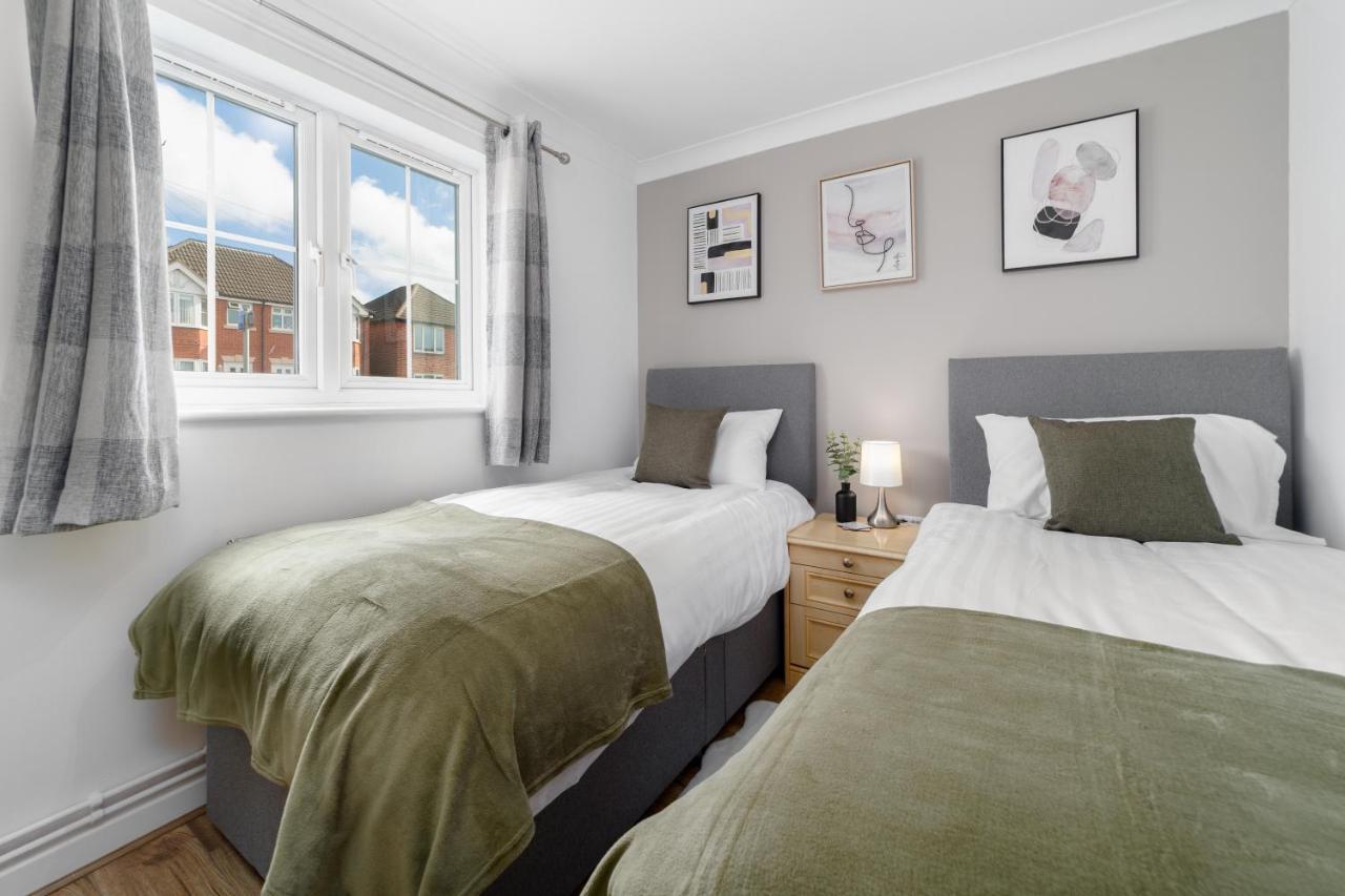 Charming 2Br Ground Floor Flat In Sholing, 11 Mins From City Centre - Recently Set Up With Love سوثامبتون المظهر الخارجي الصورة